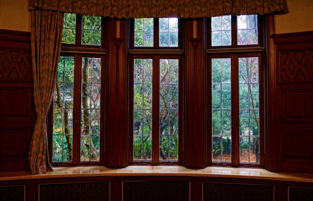 古き良きデザイン性を持つレトロでアンティークな15種類の窓ガラス