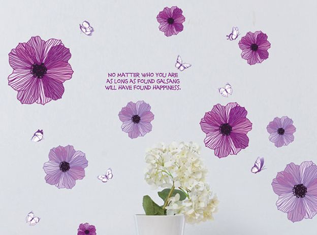 紫色の大輪のお花がたくさん咲いているウォールステッカー