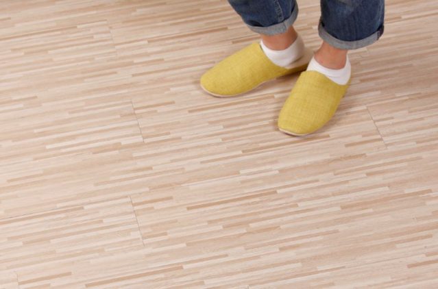 子供部屋の床フローリング傷防止はコルクマットではなくフロアタイル